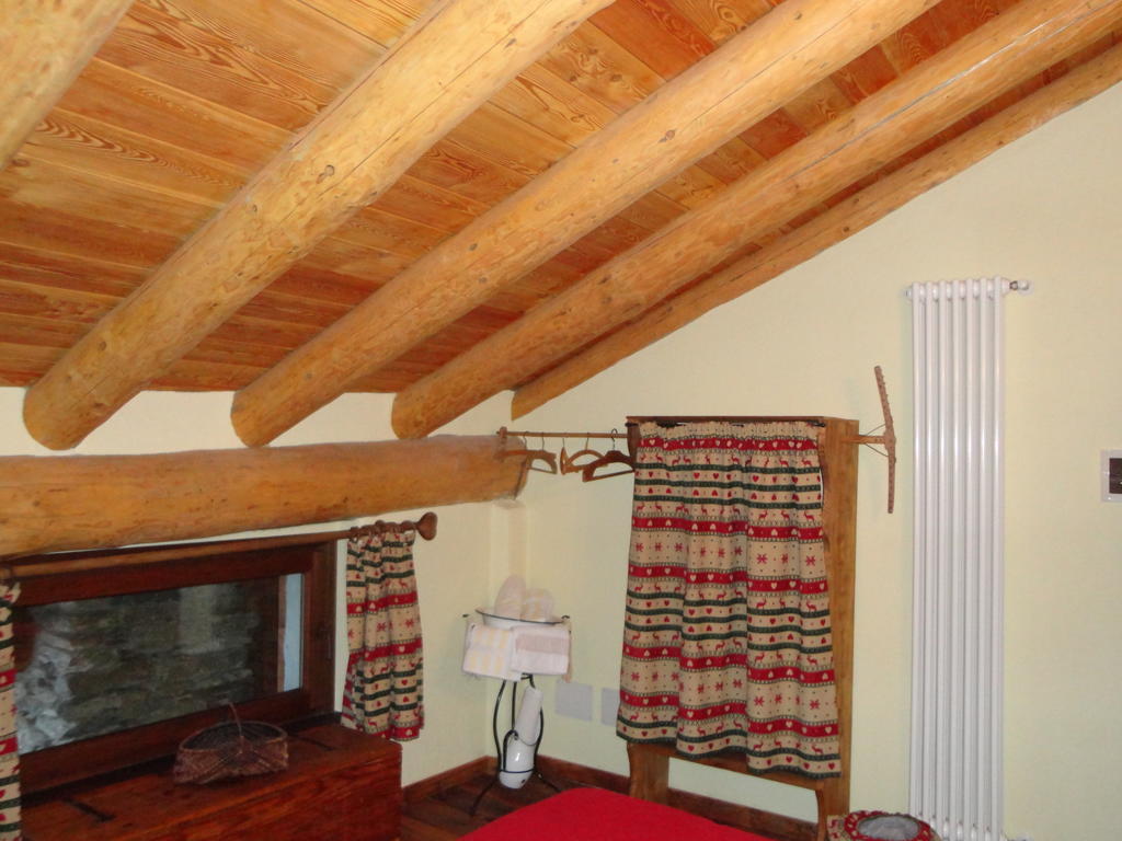 Les Chevreuils Bed and Breakfast Introd Δωμάτιο φωτογραφία