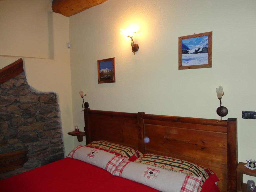 Les Chevreuils Bed and Breakfast Introd Δωμάτιο φωτογραφία