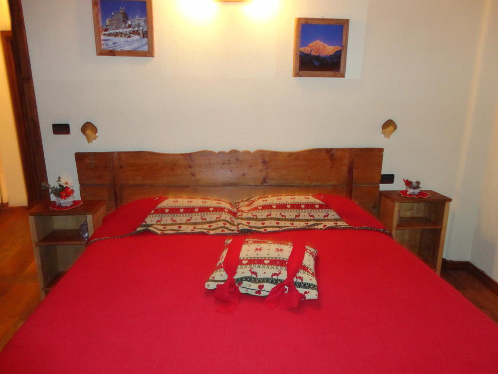 Les Chevreuils Bed and Breakfast Introd Δωμάτιο φωτογραφία